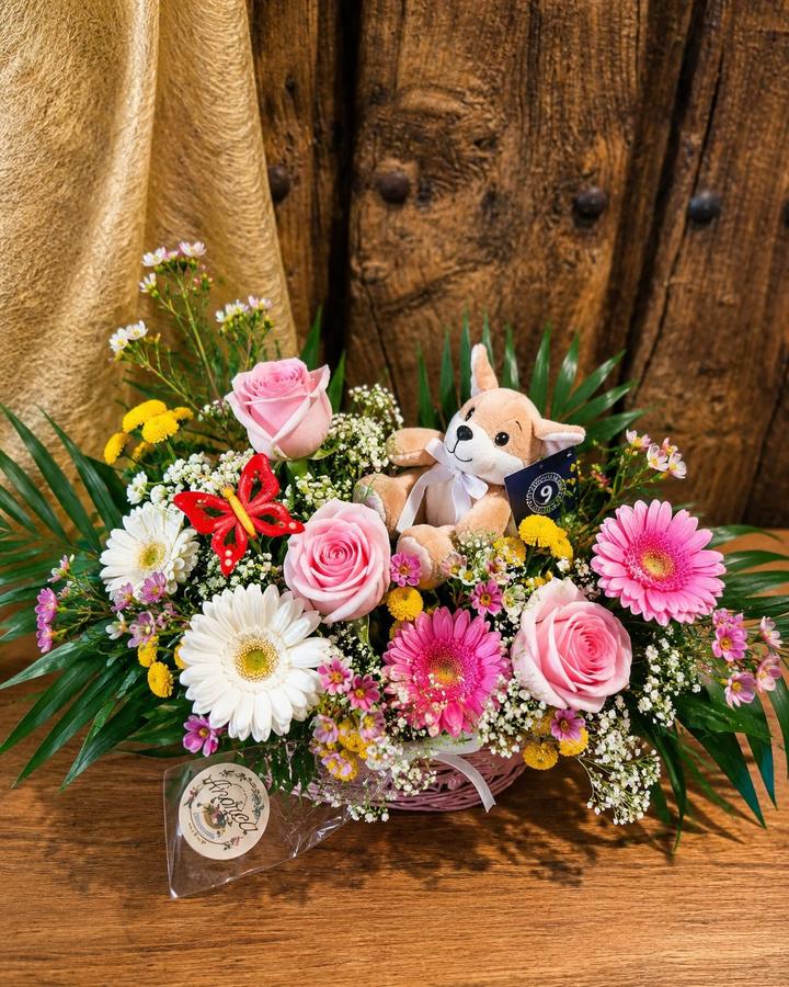 Centro de rosas con peluche de Floristería Andrea